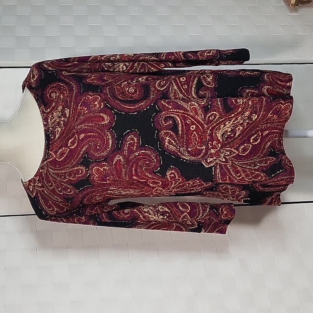 Jones Studio Size S- Women's Red/ Black Paisley Textured Top